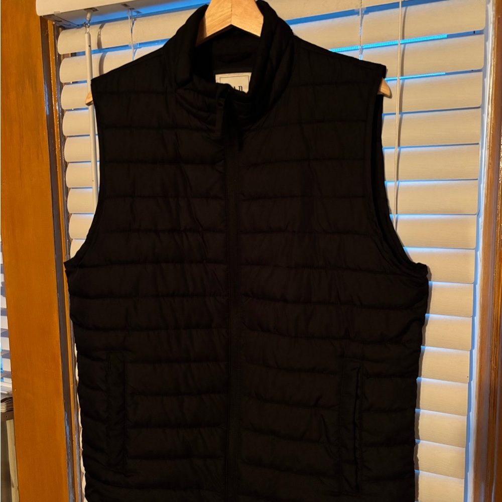 GAP Men's Dark Quilted Vest